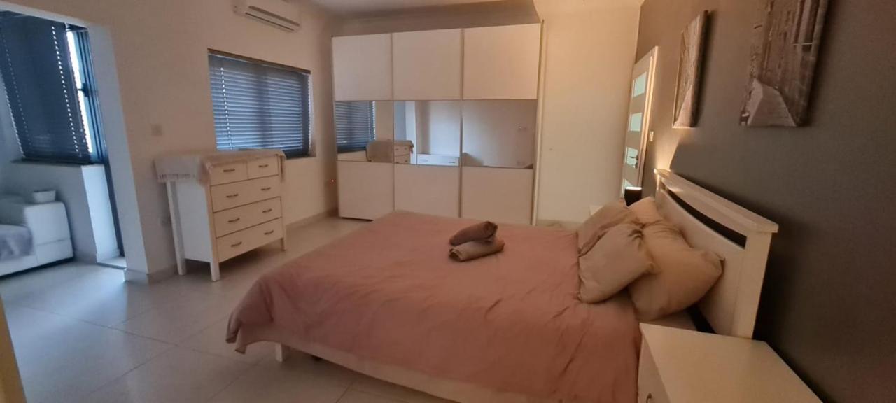 La Casa Cartago Apartment St. Paul's Bay Bagian luar foto
